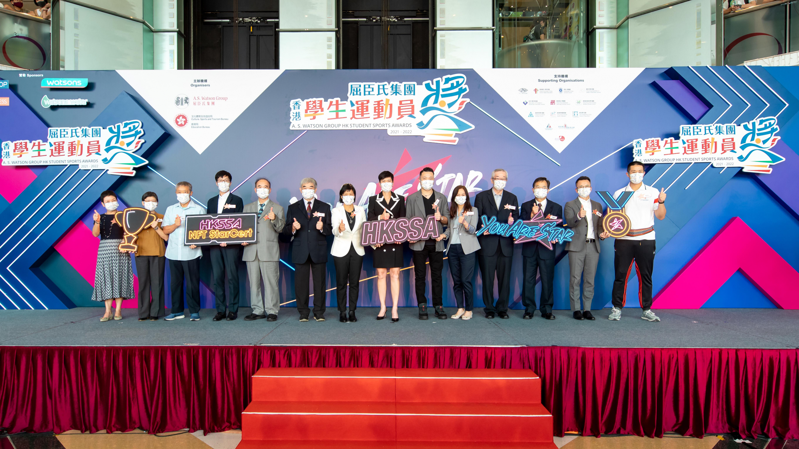 Celebrating the 17th anniversary of HKSSA, Malina Ngai (7th from right), JP, CEO of AS Watson (Asia & Europe) and Honorary Advisor of HKSSA, Amy Chan (7th from left), JP, Chairman of Hong Kong Elite Athletes Association, Elaine Wu (5th from right), Executive Director of Hong Kong Paralympic Committee, Daniel Chan (6th from right), MH, Tokyo Paralympic bronze medalist in wheelchair badminton and a group of guests light up the neon lights together during the unveiling ceremony