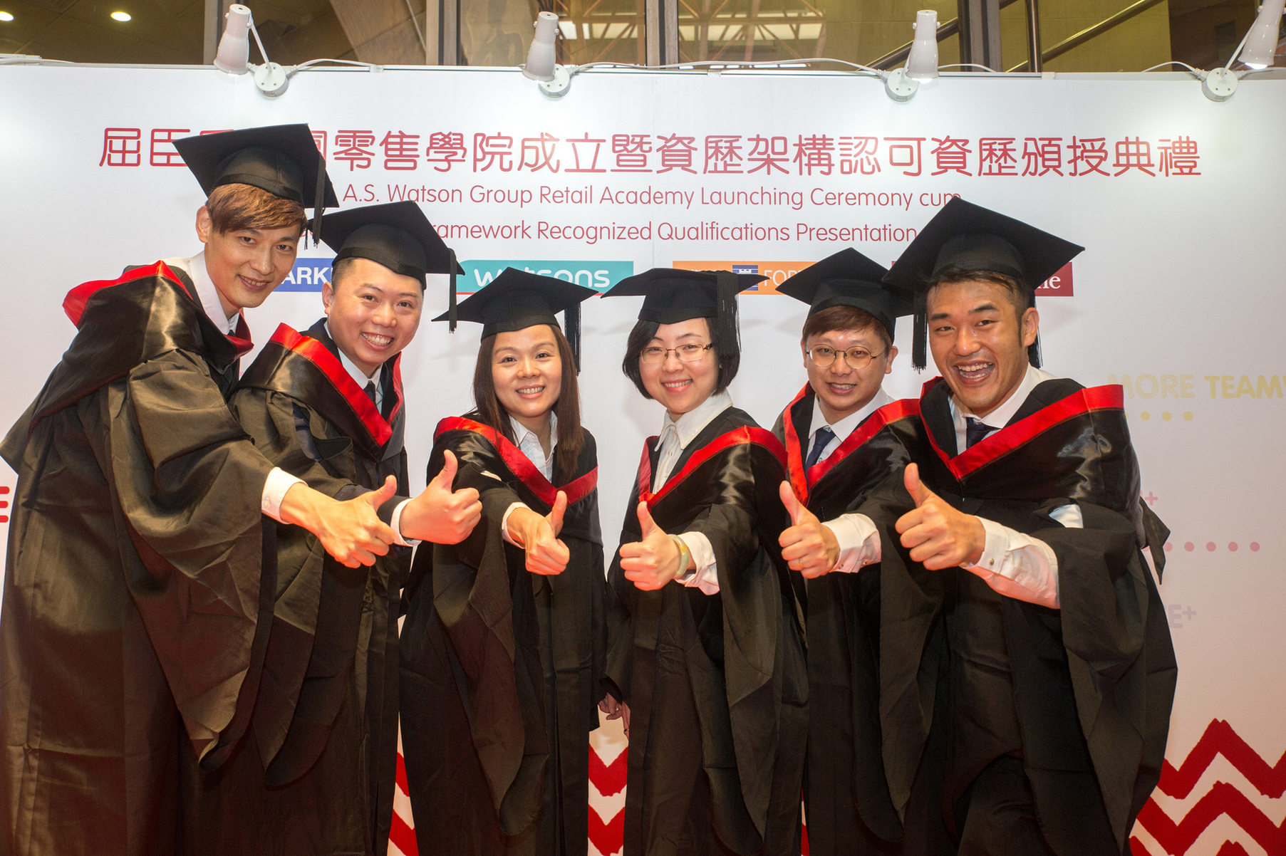 在亞洲,屈臣氏零售學院是香港首家零售學院,提供零售管理專業文憑