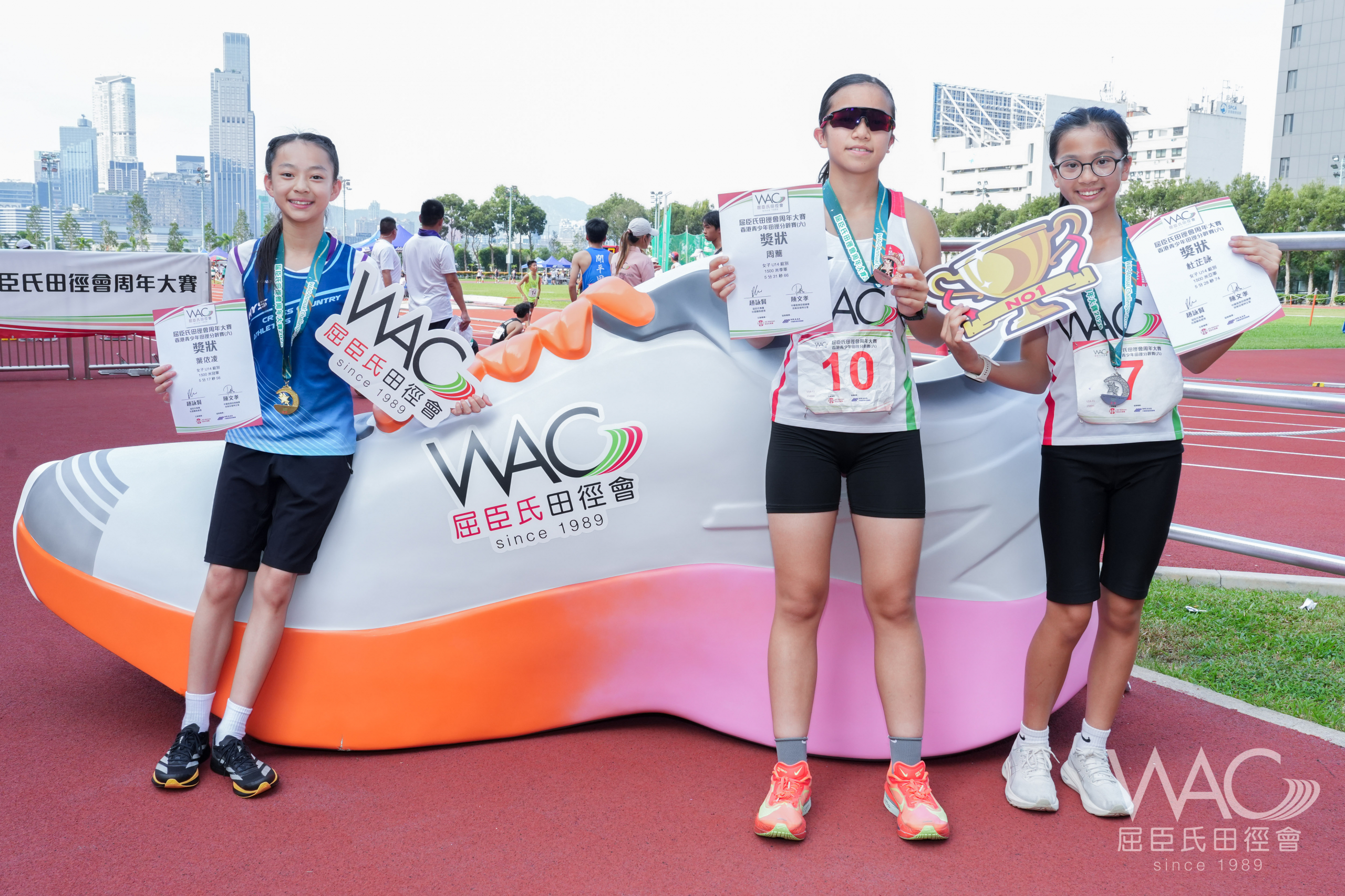 The athletes are excited to receive the recognitions from Watsons Athletic Club.